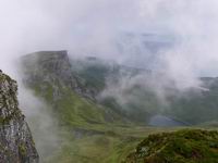 Tam niekde vzadu sa za hmlou vyn�ra more