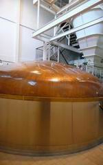 V t�chto kotloch sa zo zomlet�ho sladu uvol�uje cukor