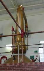 Tak v tak�chto kotloch prebieha destil�cia whisky