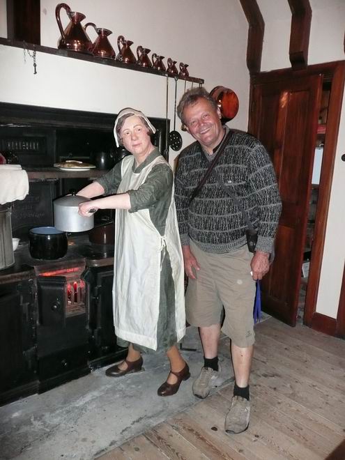 B��a vypom�ha v kuchyni na z�mku Eilean Donan